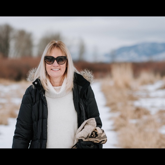 Meet your Posher, Cheryl - Picture 1 of 2